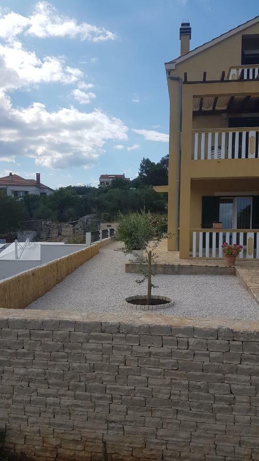 Apartment Azaleja Сали Экстерьер фото